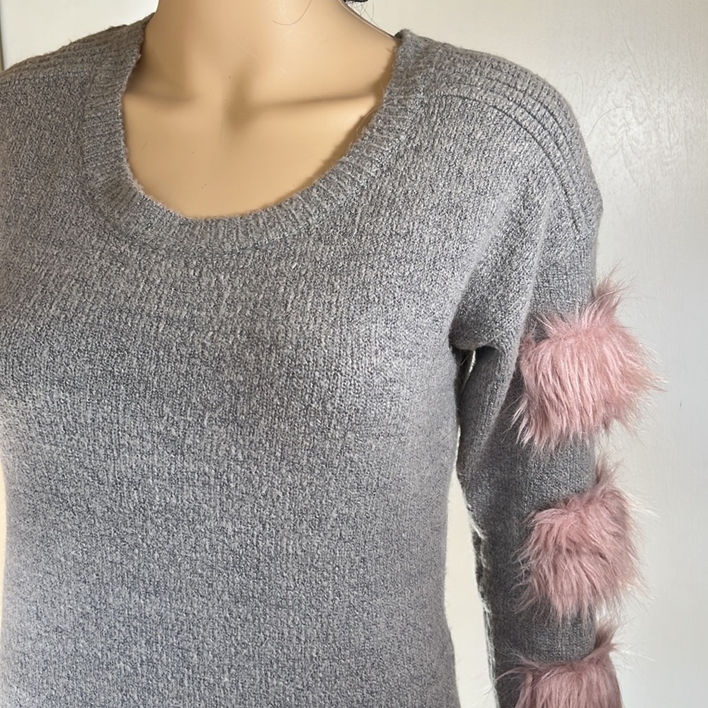 Grey Fur Sleeve Sweater. Size Medium - Picture 11 of 13